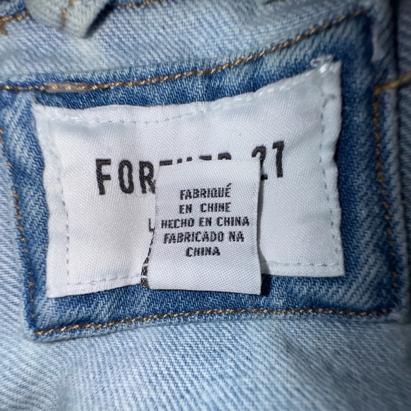 Forever 21 Jean Jacket Women Sz M Pocket Denim Button Up Long Sleeve Light Wash - Picture 7 of 13